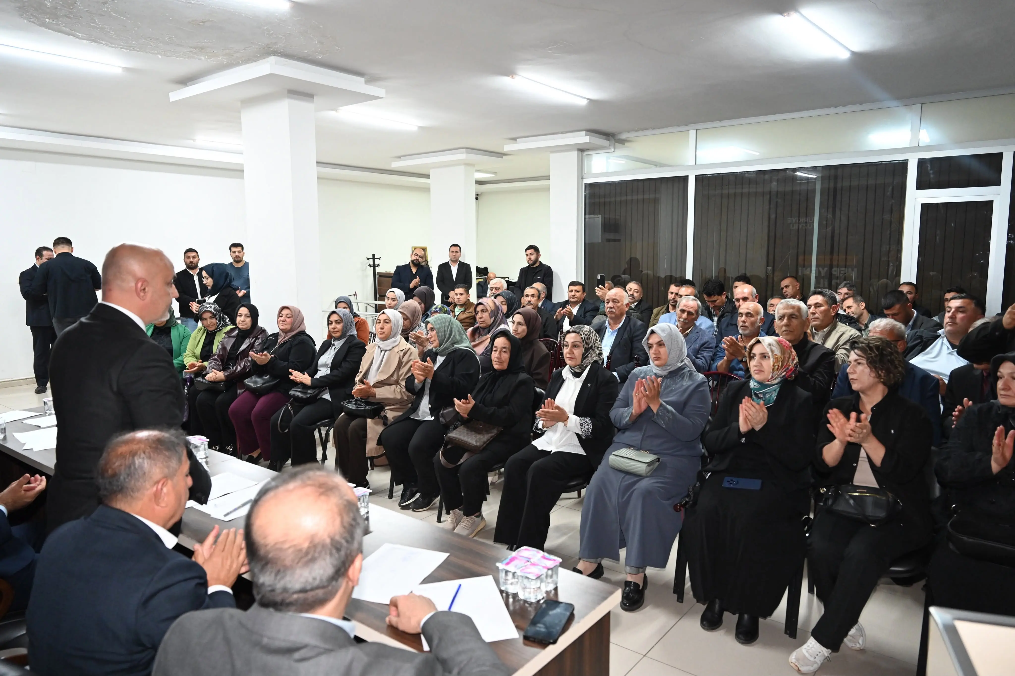 bir veya daha fazla kişi görseli olabilir